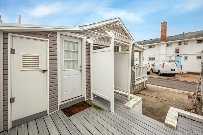 Building Photo - 195 Oceanview Ave