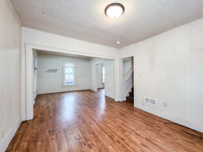 Building Photo - 1208 Koenigstein Ave