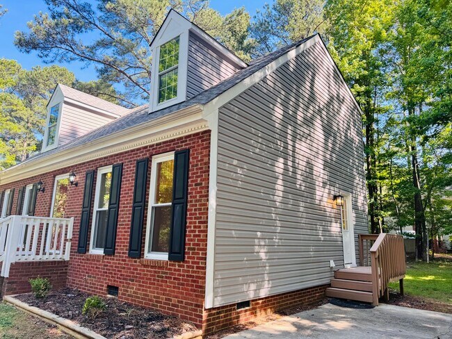 Building Photo - Minutes to Downtown Wake Forest