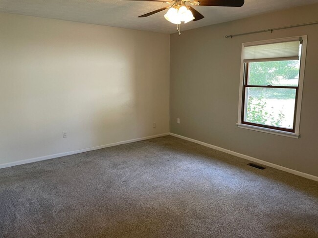 Building Photo - Beautiful, Large Duplex in a quiet Brookvi...