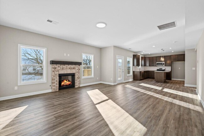 Building Photo - 441 Friendly Ave