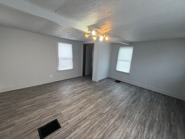 Building Photo - 1002 W Williams St