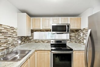 Building Photo - New Price! Convenient 1 bed condo is desir...