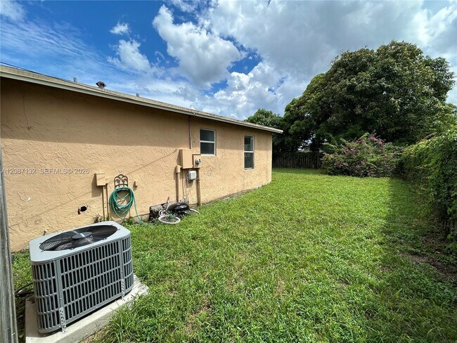 Building Photo - 280 SW 8th St