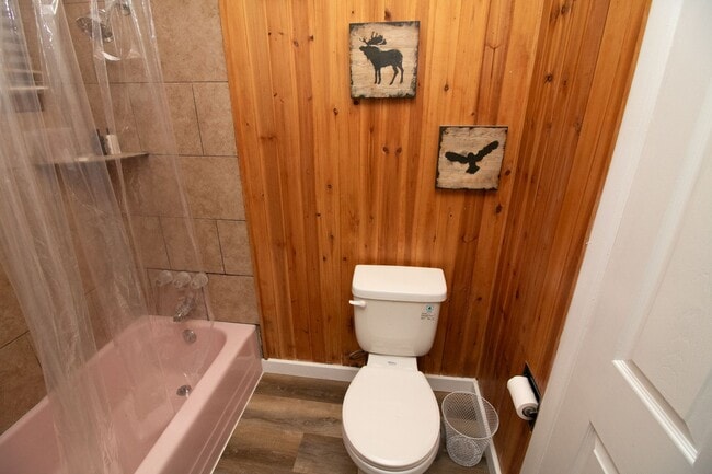 Building Photo - Spacious Three Bedroom