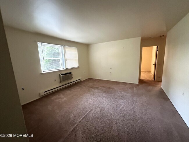 Building Photo - 2B Fallbrook St