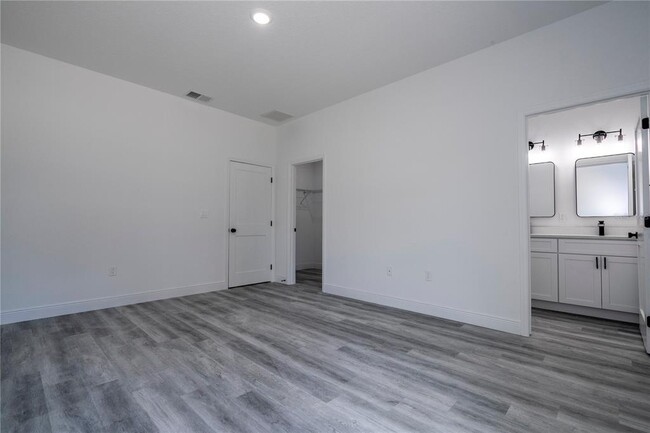 Building Photo - 2580 Gaillardia Dr
