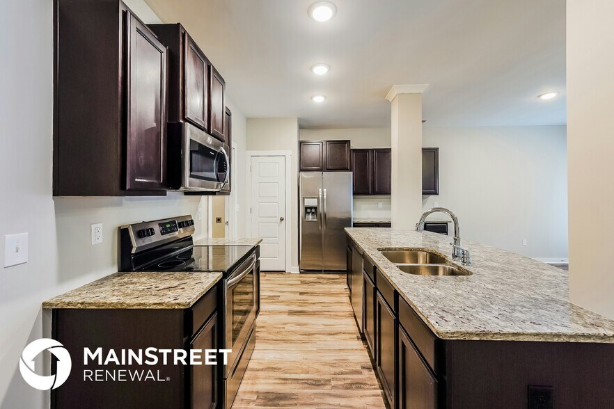 Building Photo - 635 Briar Ridge Cir