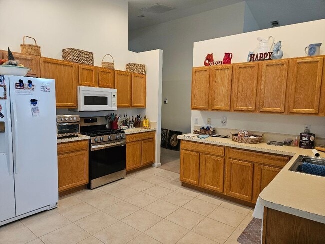 Building Photo - 552 Calamondin Way SW
