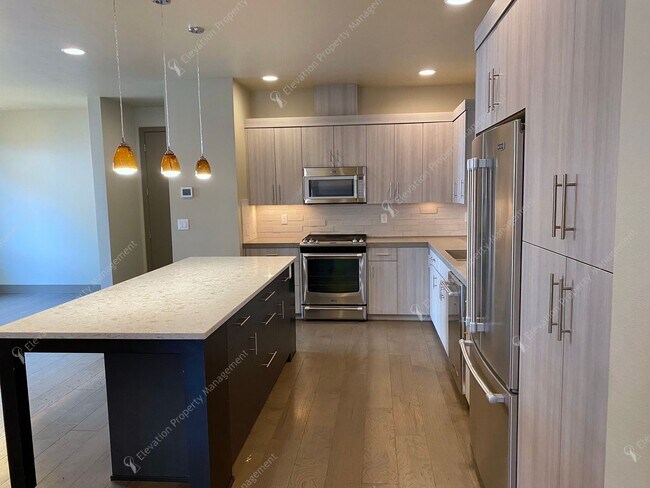 Building Photo - Designer-Finished Townhome Near COCC & NWX