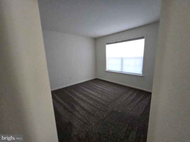 Building Photo - 633 Kincaid Ave