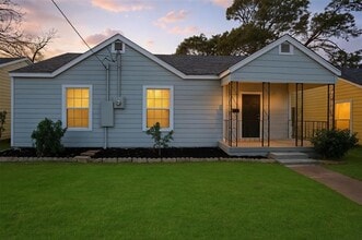 Building Photo - 227 S Hampton Rd