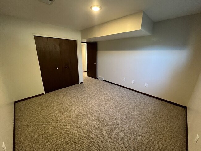 Building Photo - 2068 Andrew St SE