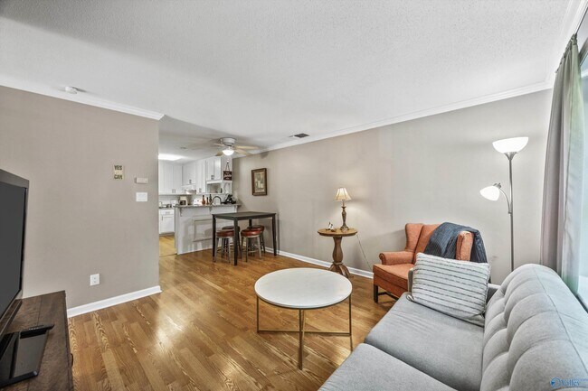 Building Photo - 2134 Greenwood Pl SW