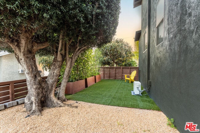 Building Photo - 2217 Scott Ave