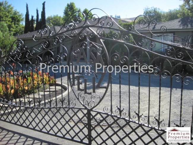 Building Photo - 760 N Gate Rd