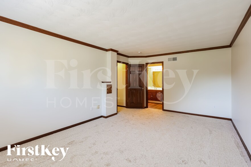 Building Photo - 581 Brightstone Dr