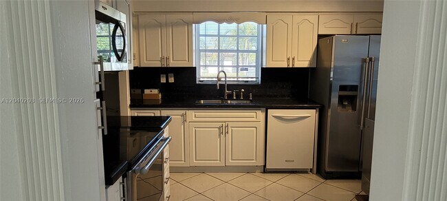 Building Photo - 5200 SW 89th Pl