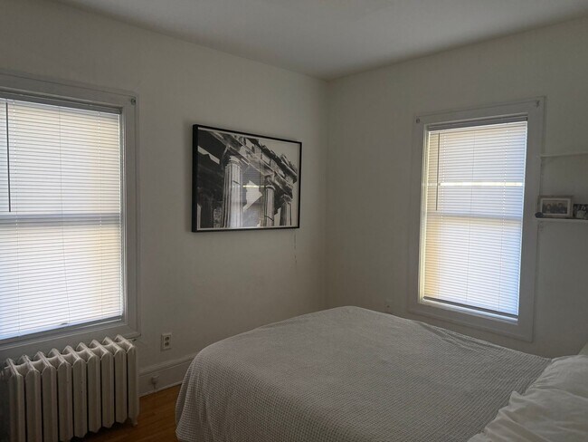 Building Photo - 1067 St Clair Ave