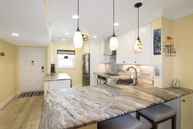 Building Photo - Bella Costa Seasonal Condo for Rent