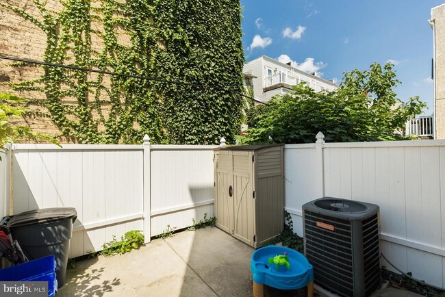 Building Photo - 1026 Dorrance St