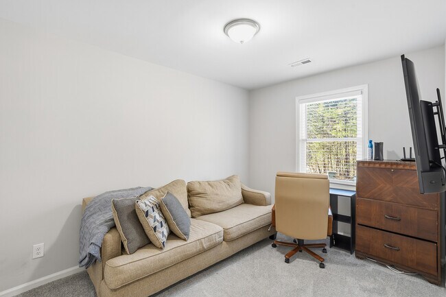 Building Photo - 808 Kendall Dr