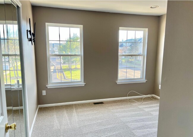 Building Photo - 3201 Saxony Dr