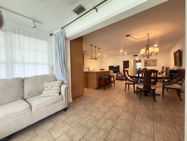 Building Photo - 1177 S Drive Cir