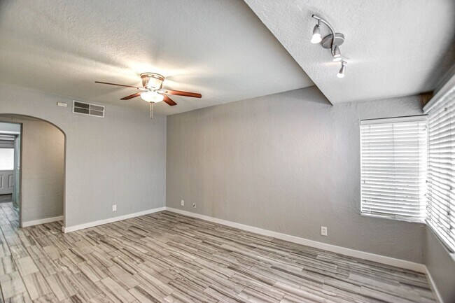 Building Photo - Vintage Ranch Home