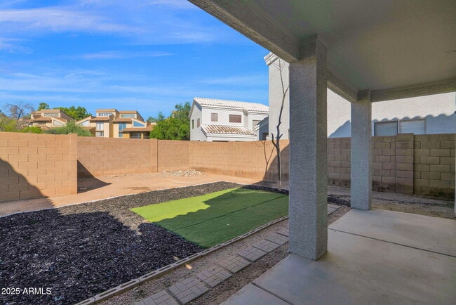 Building Photo - 1750 W Union Hills Dr