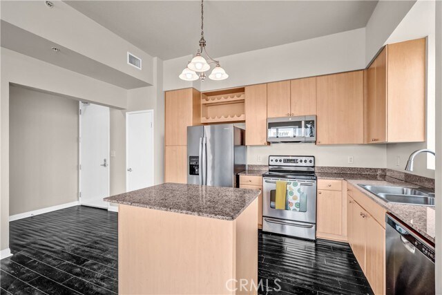 Building Photo - 388 E Ocean Blvd
