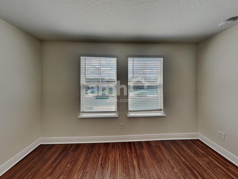 Building Photo - 1158 Sky Lks Dr