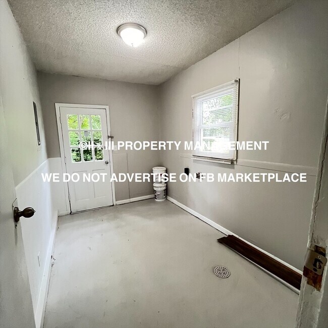 Building Photo - 110 S Annie St