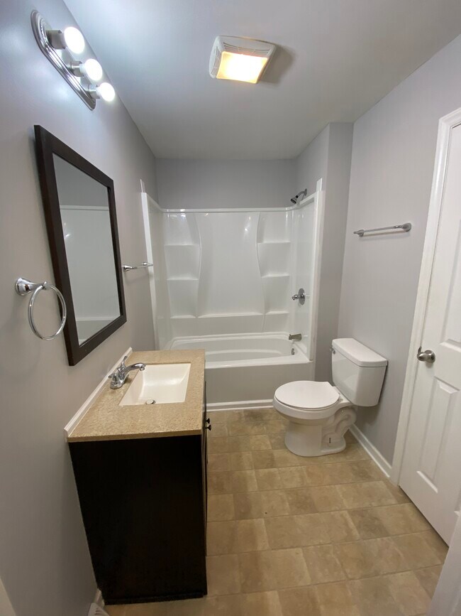 Hall Bath - 714 Old Grove Rd