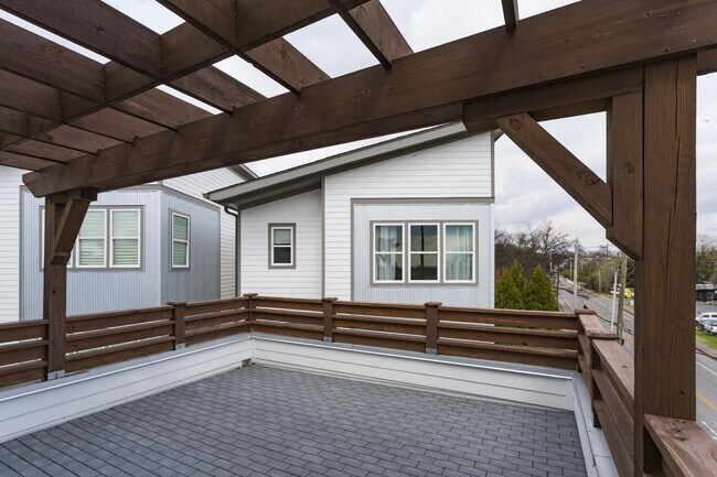 Building Photo - East Nashville with Roof-top Deck and 2 car garage!!