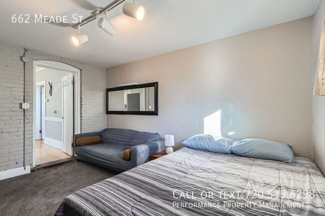 Building Photo - 662 Meade St