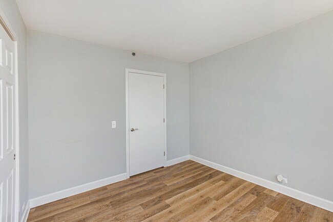 Building Photo - 3320 Spinnaker Ln