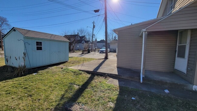 Building Photo - 116 S Van Lear St