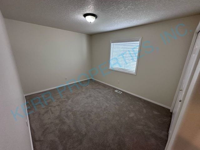 Building Photo - Spacious 4-Bed Oasis with 2.5 Baths in Cla...