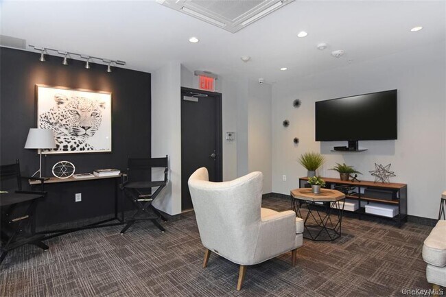 Building Photo - 2 Mill St