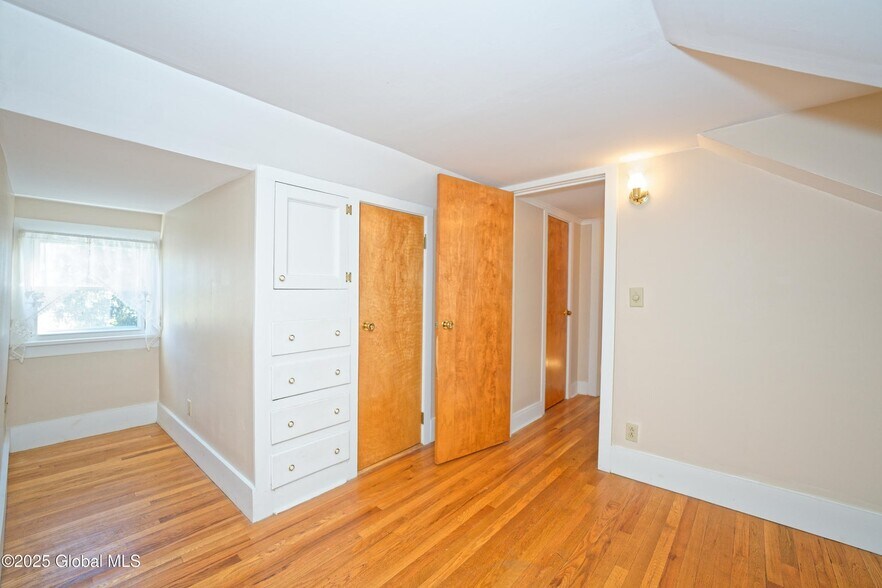 Upstairs Bedroom 2A - 2550 Troy Schenectady Rd