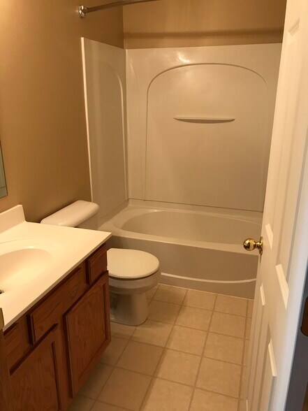 Bathroom Main - 747 2nd St NE