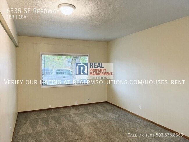 Building Photo - 6535 SE Reedway St