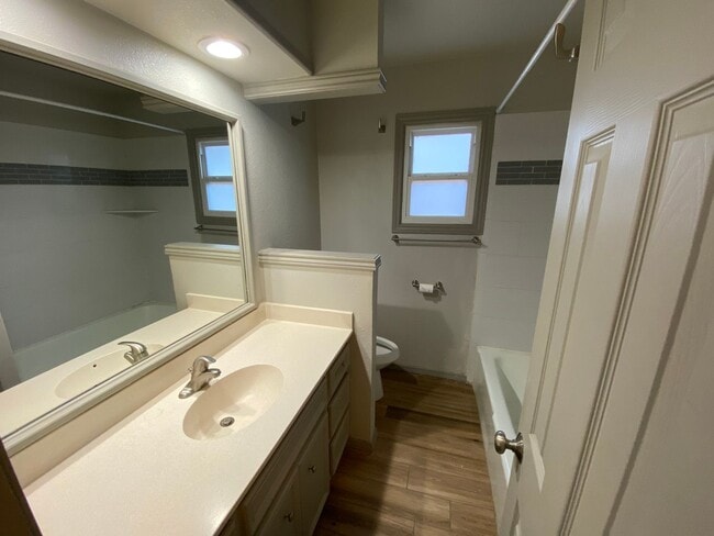 Building Photo - Beautiful Updated 3/2/2 in The Meadows