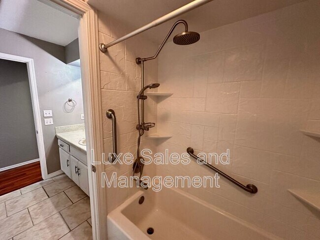 Building Photo - 2205 Basking Ridge Trail