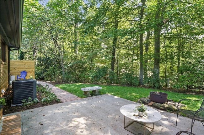 Building Photo - 1995 Commodore Ln