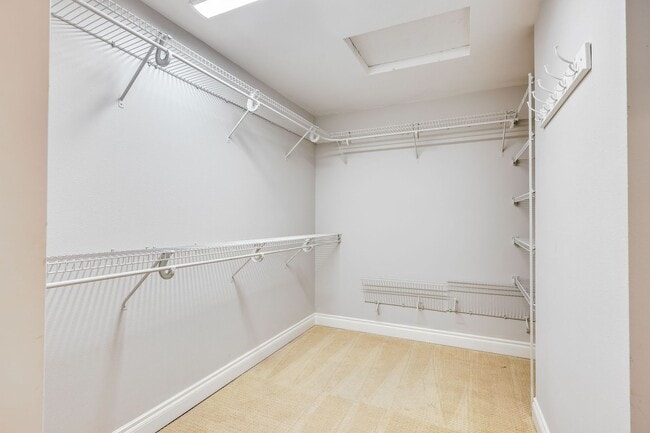 Building Photo - Beautiful Spacious Bainbridge Home