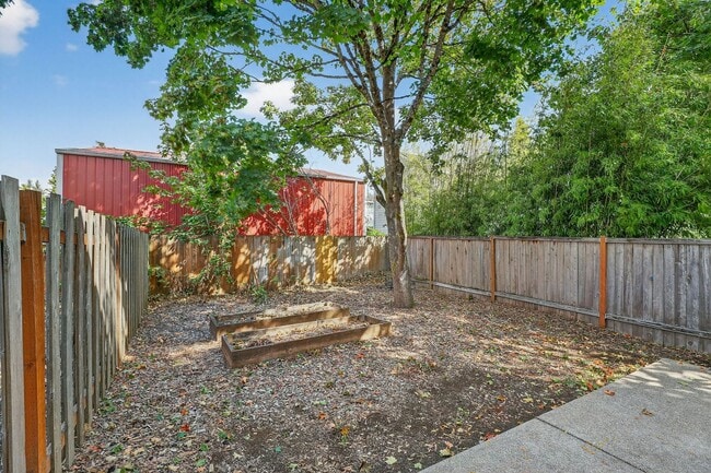 Building Photo - Great 2 story Townhome with Garage!