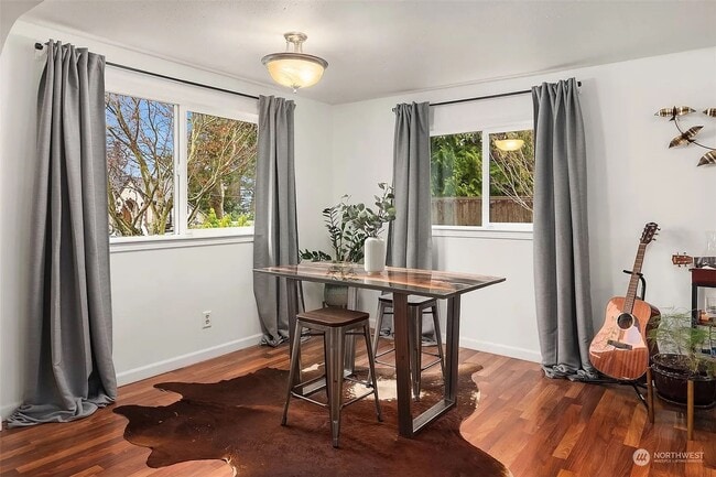 Building Photo - Bright & Charming 1Bed/1Bath + Den in Prim...
