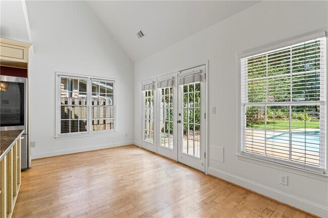 Building Photo - 1249 McLendon Dr